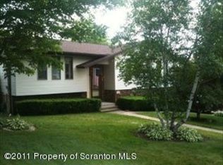 227 Woodhaven Rd, Peckville, PA 18452