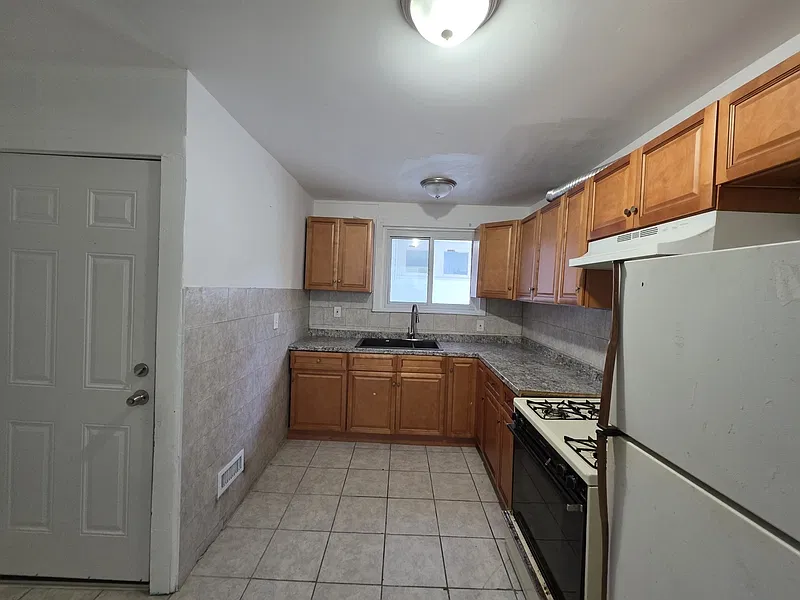 406 Wyoming Ave — Photo 2