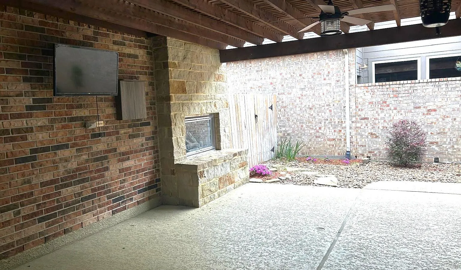 3 bed, 2.5 bath, 2554 sqft, $3,200 — Photo 4