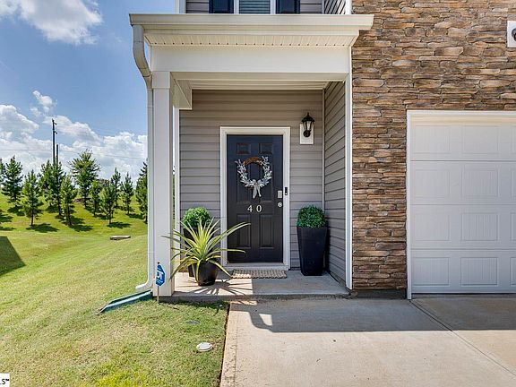 3rd image of 40 Sunriff Ct