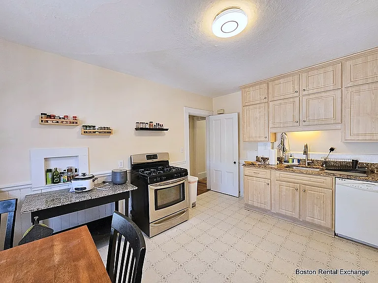 757 Somerville Ave #3 — Photo 6