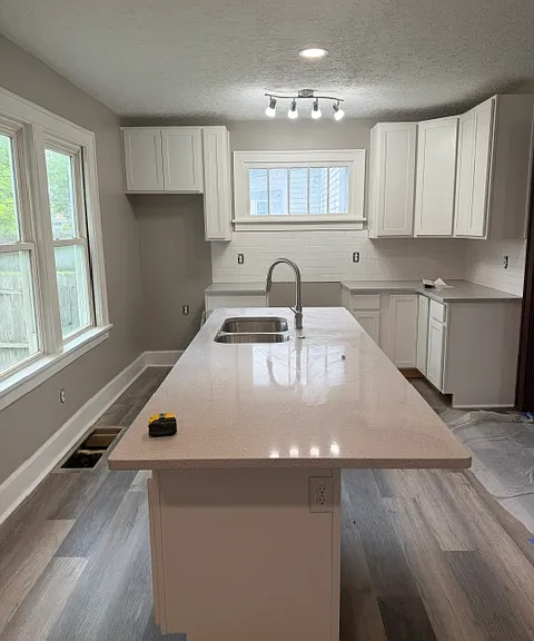 1465 Hildreth Ave — Photo 2