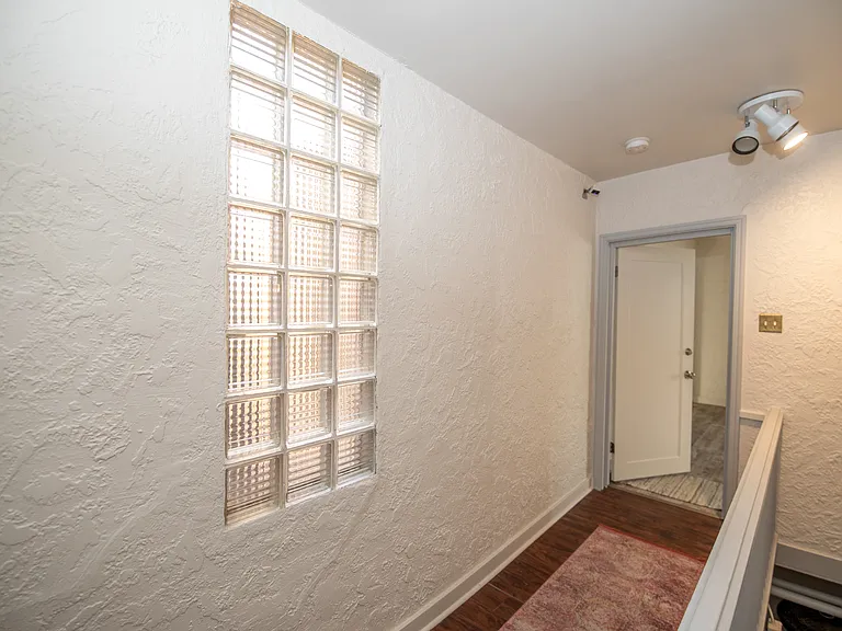 1321 College Ave — Photo 18