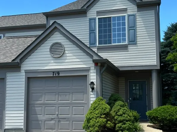 719 Blossom Ct, Naperville, IL 60540