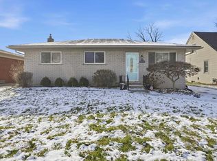 23824 Lakewood St, Saint Clair Shores, MI 48082