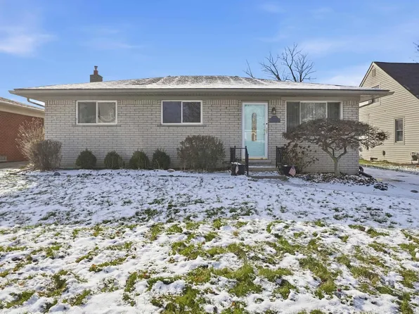 23824 Lakewood St, Saint Clair Shores, MI 48082
