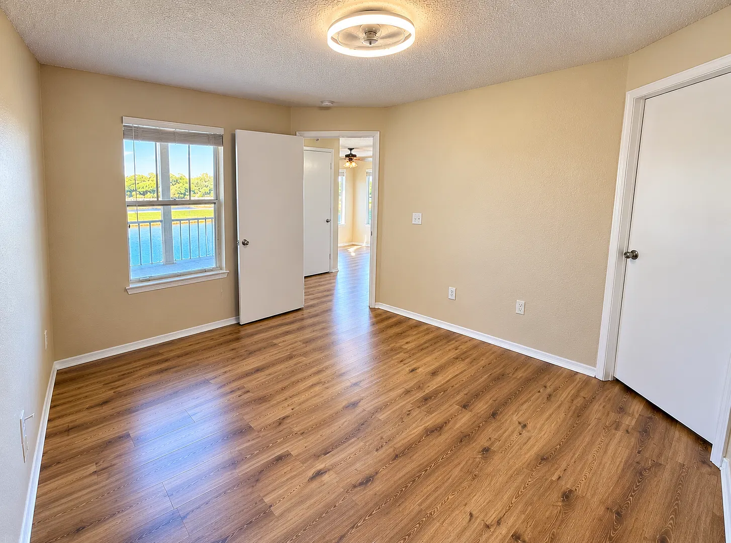 2 bed, 1026 sqft, $1,550 — Photo 3