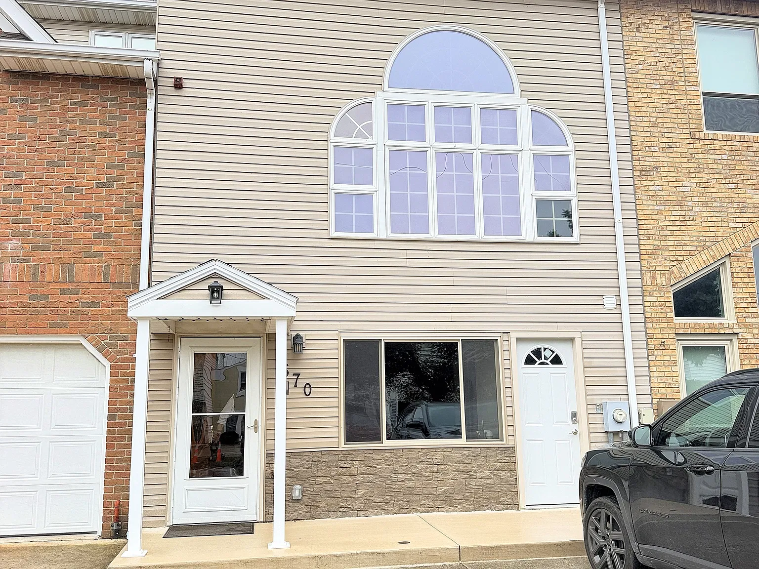1 bed, 1800 sqft, $1,900 — Photo 2
