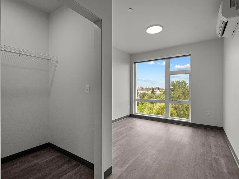 Ironside Apartments — Photo 14