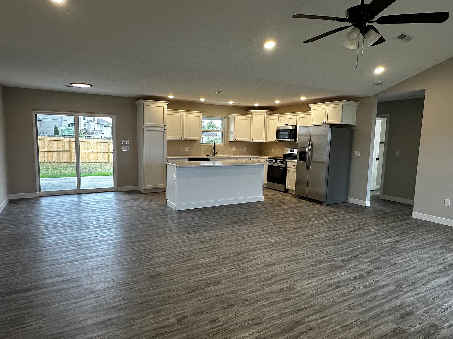3 bed, 1592 sqft, $2,200 — Photo 3