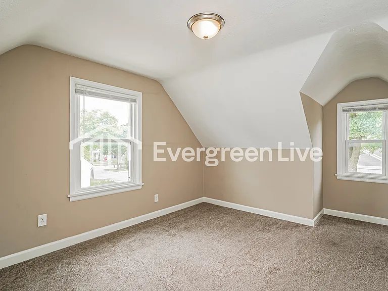 141 W Norwich St — Photo 13