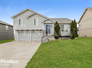 8908 NE Paw Paw Dr, Kansas City, MO 64157