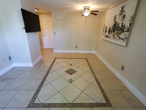 4th image of 2600 Paula Dr N Unit 2