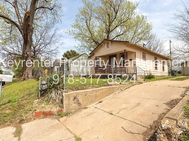 1607 N Lewis Pl — Photo 24