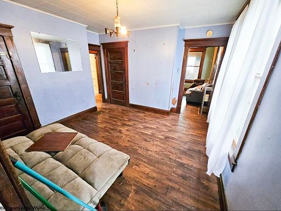 5th image of 267 Grant St