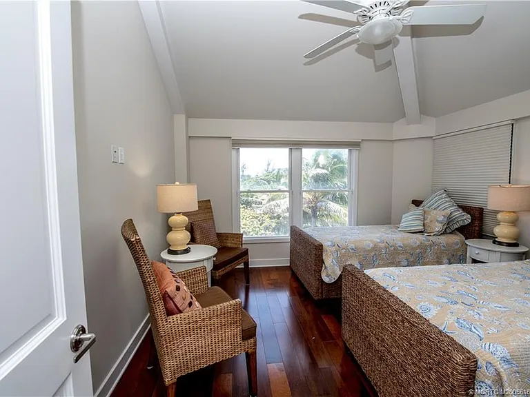 1871 NE Ocean Blvd #UPPER GUEST HOUSE — Photo 12