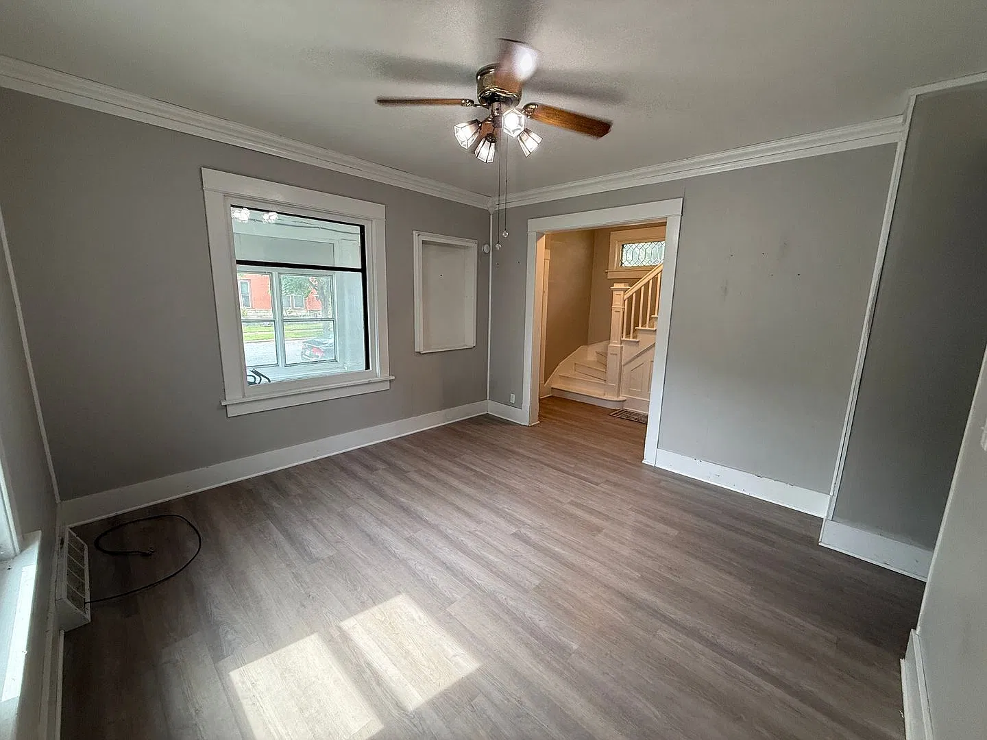 Spacious 4-Bedroom Home Close to Campus — Photo 2