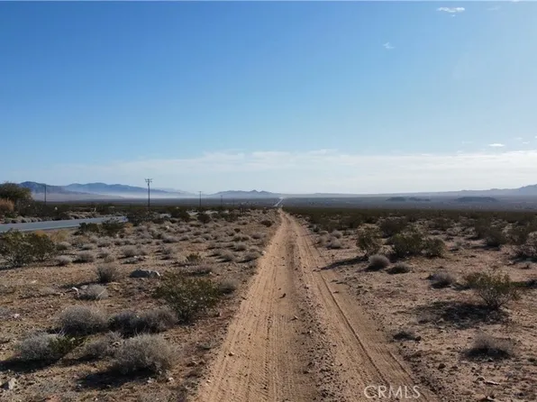 43 Old Woman Springs Rd, Lucerne Valley, CA 92356