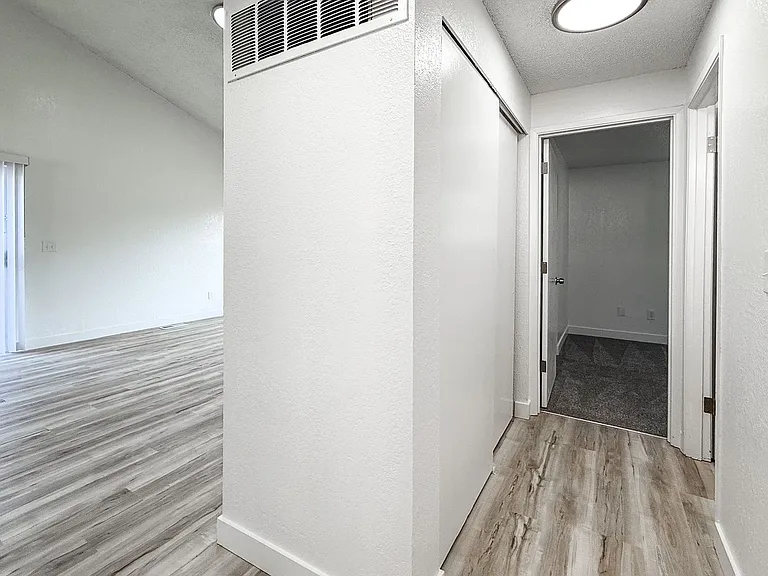 Tahoma Park Apartments — Photo 29