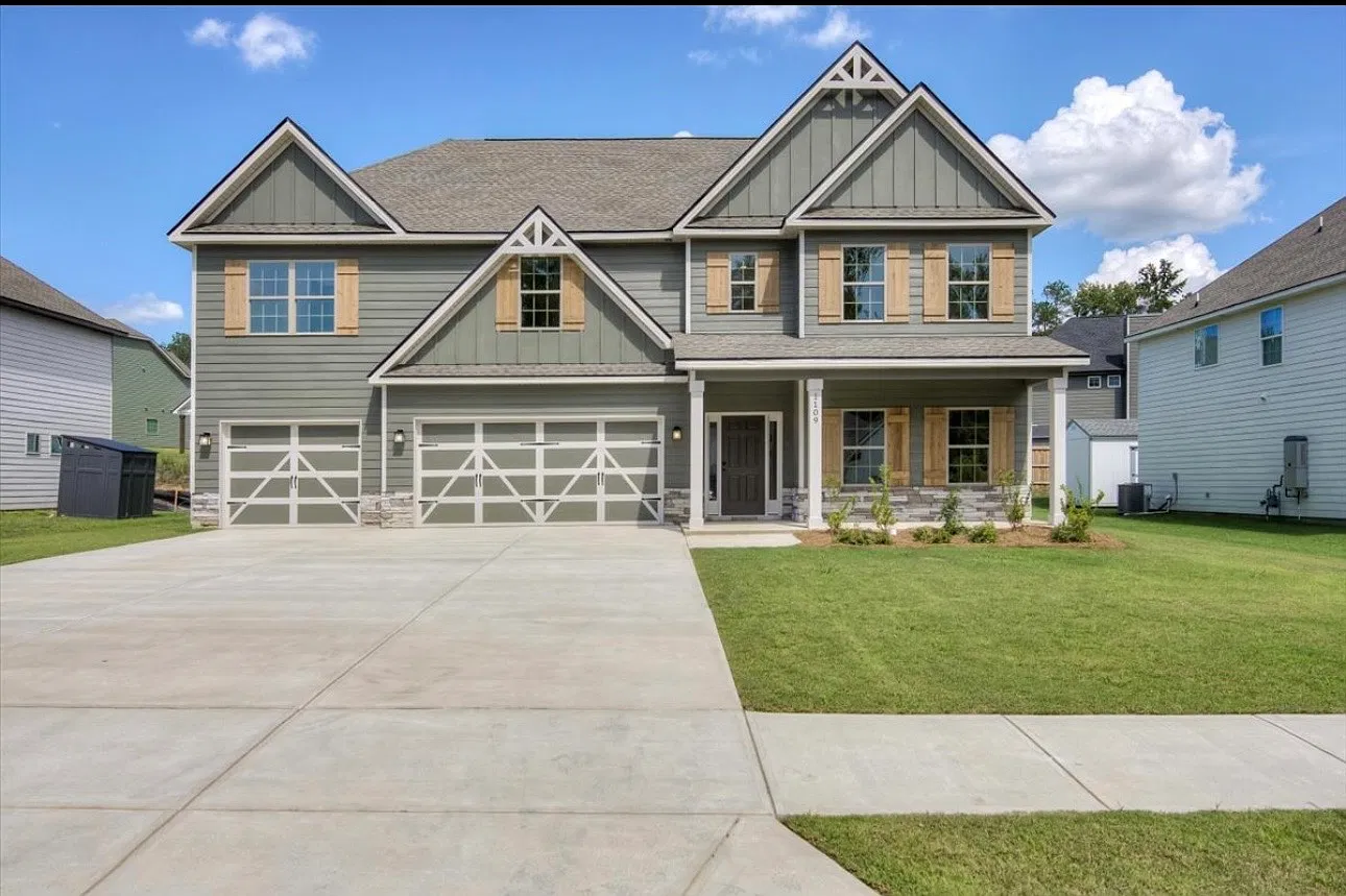 5 bed, 3696 sqft, $3,100 — Photo 1