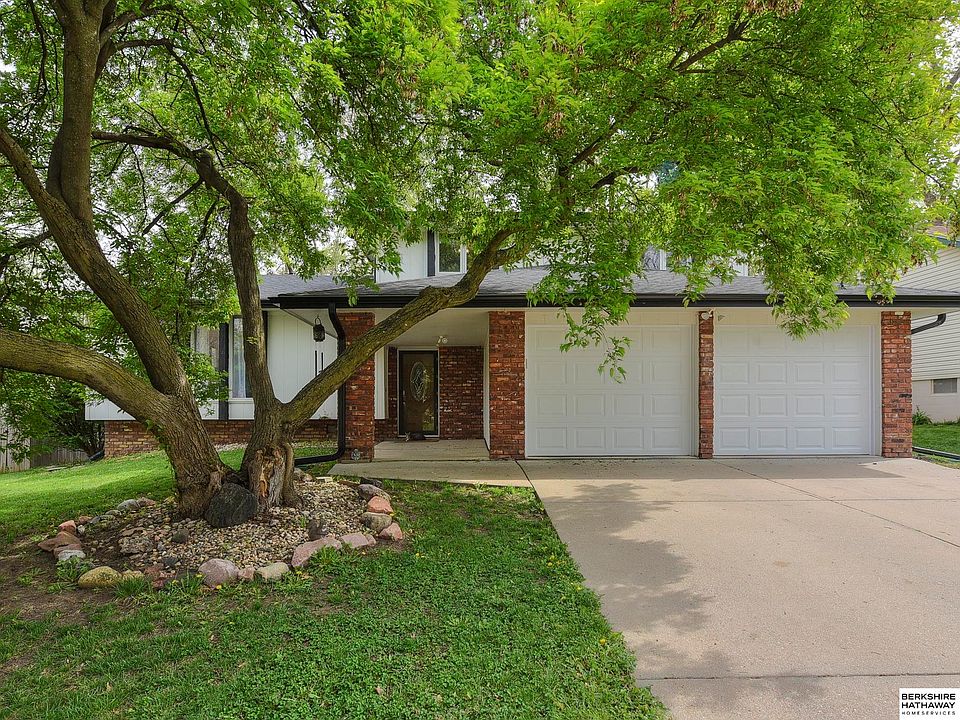 1st image of 3201 Leawood Dr