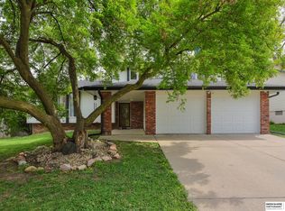 3201 Leawood Dr, Bellevue, NE 68123