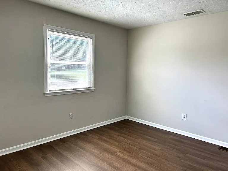 1286 Centre Pkwy — Photo 5