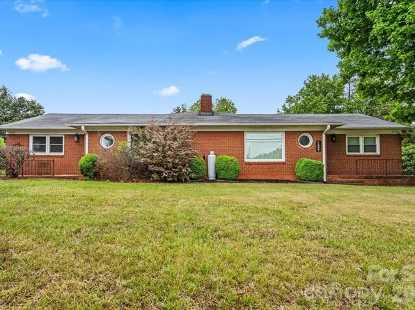 1204 W 5th Ave, Lexington, NC 27295