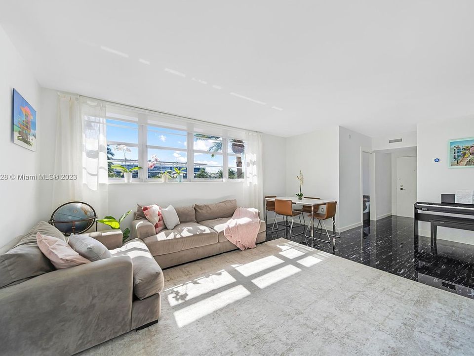 1st image of 800 West Ave APT 201