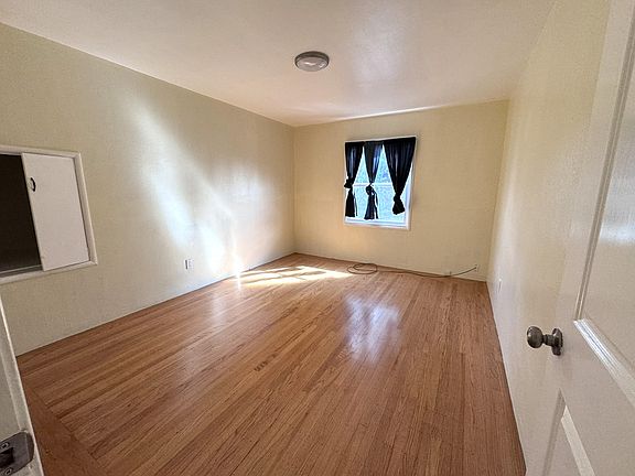 3rd image of 360 Lafayette Ave APT 1