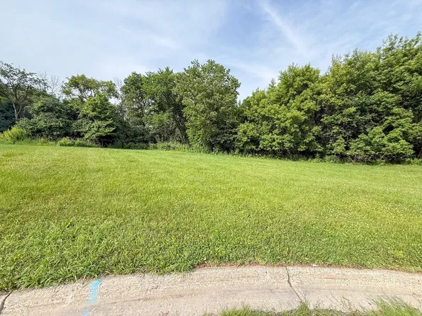 1218 Southview Dr, Faribault, MN 55021
