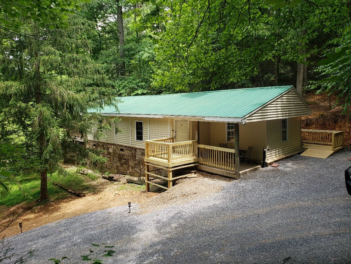 3 bed, 2.0 bath, 1436 sqft, $2,050 — Photo 2