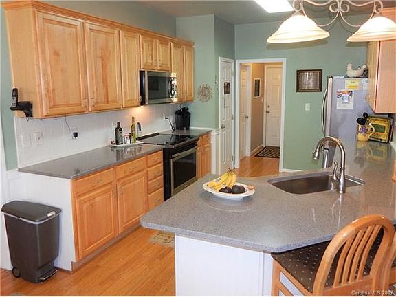 3rd image of 160 Fernbrook Dr #69