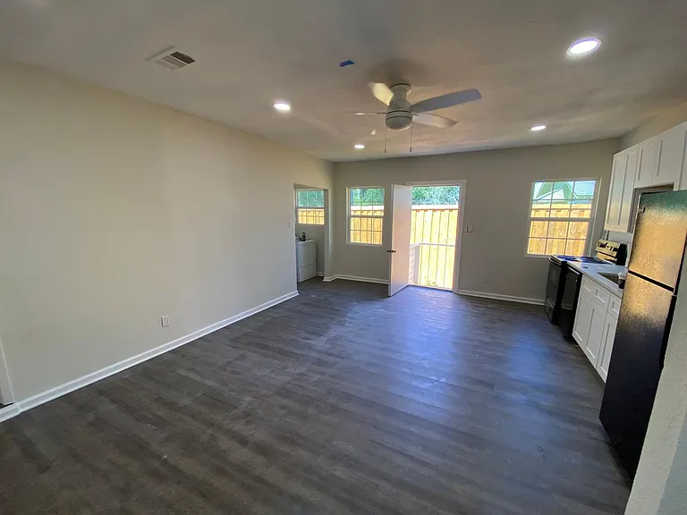 615 Parkview Ave — Photo 2
