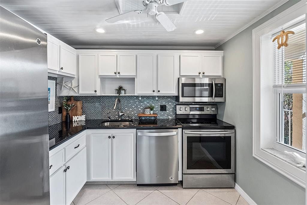 1035 Country Club Dr #203