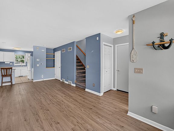 5th image of 831 S Mills St