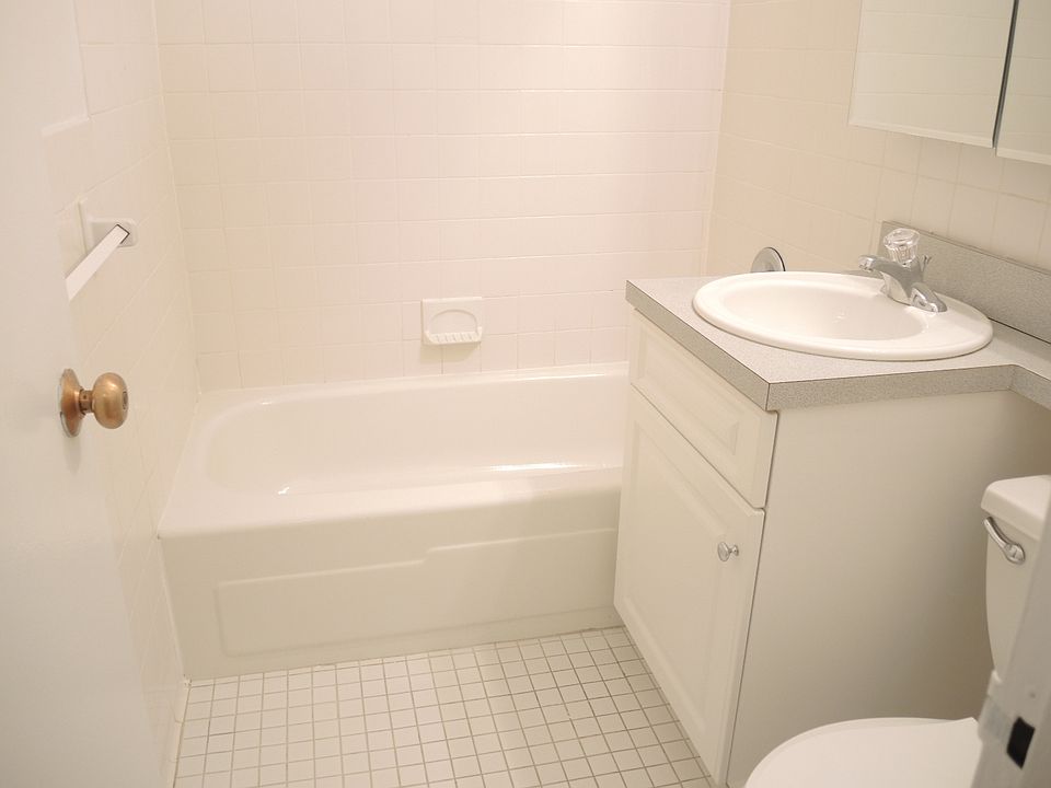 2nd image of 1470 1st Ave Frnt 2