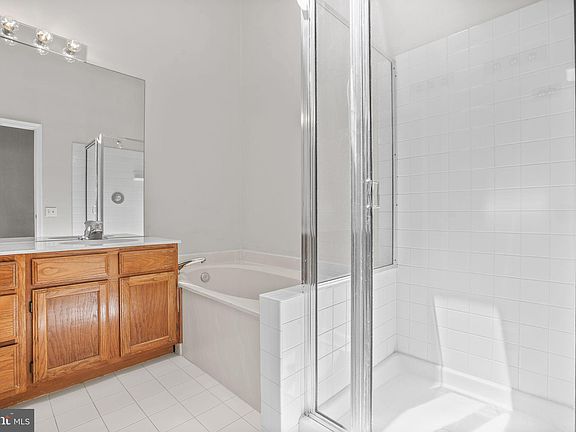 5th image of 504 Batley Ct