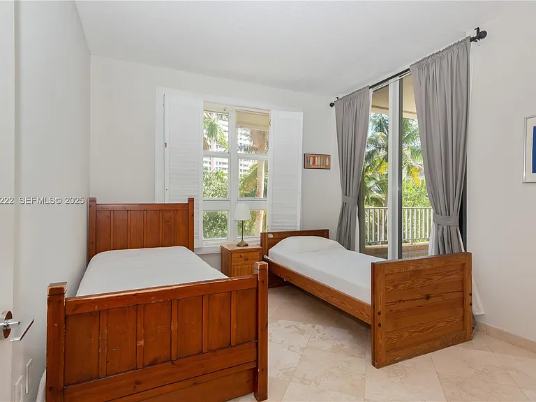 715 Crandon Blvd #306 — Photo 6