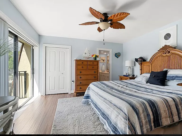 445 E Waverly Pl — Photo 6