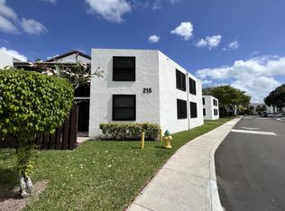 215 Lake Pointe Dr APT 104, Oakland Park, FL 33309