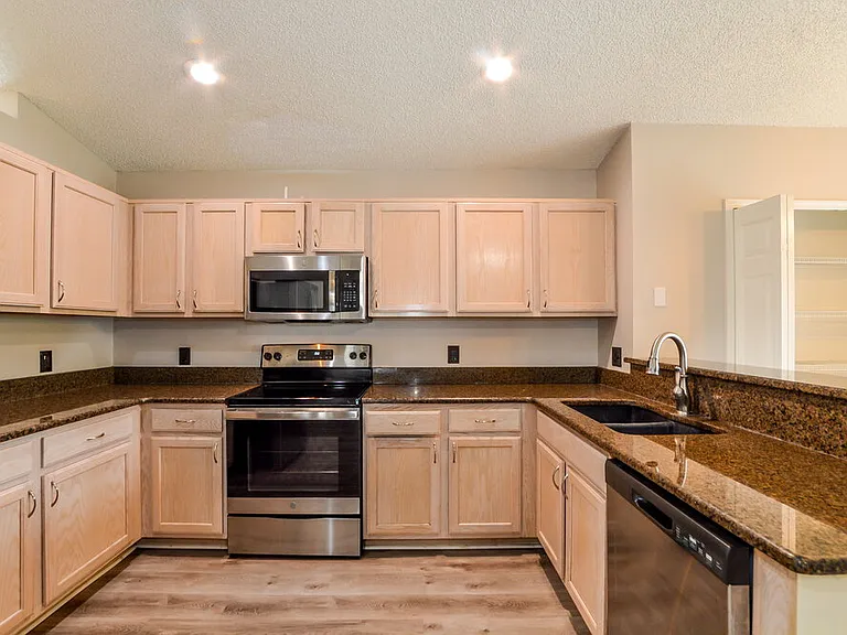 1876 Olivia Cir — Photo 7