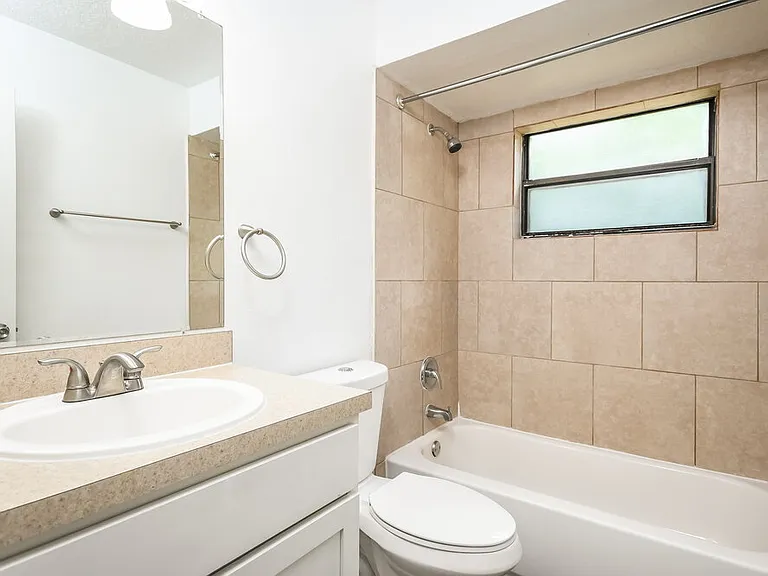 805 Mountbatten Ln — Photo 15