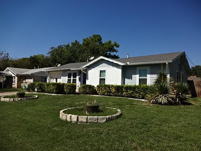1st image of 610 W Mills Dr