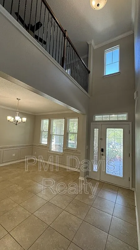 5 bed, 3.5 bath, 3622 sqft, $3,395 — Photo 2