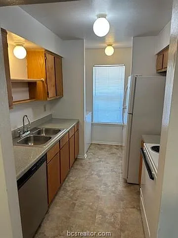 2 bed, 829 sqft, $1,025 — Photo 4
