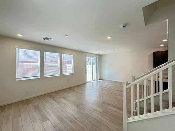 4th image of 8179 Glade Crossing Ave