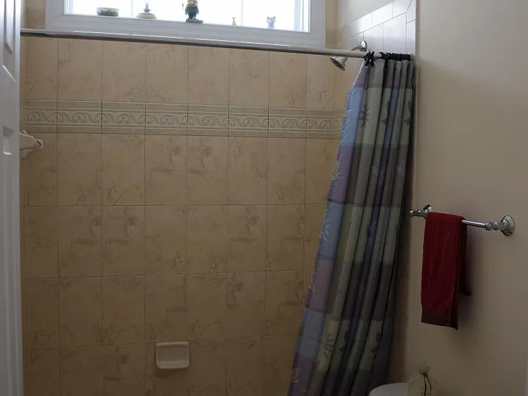 Bathroom (first floor)