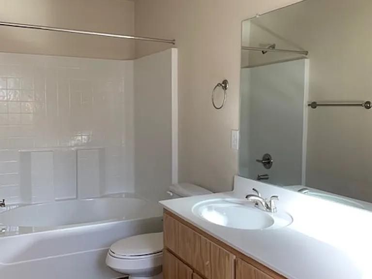 122 E Turnbo Rd — Photo 5