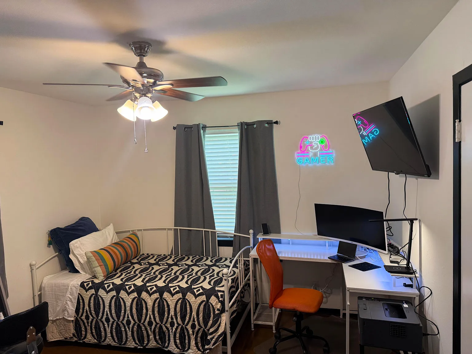 2 bed, 1.0 bath, 956 sqft, $1,135 — Photo 2